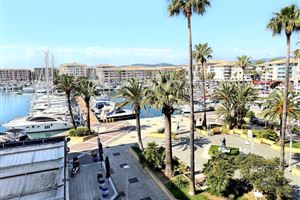 3 VÆRELES LEJLIGHED I PORT FREJUS