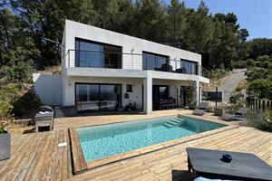 NYERE FLOT HUS MED POOL I DRAGUIGNAN