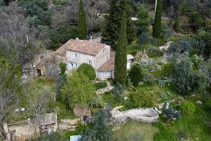 FLOT BELIGGENDE EJENDOM I SEILLANS